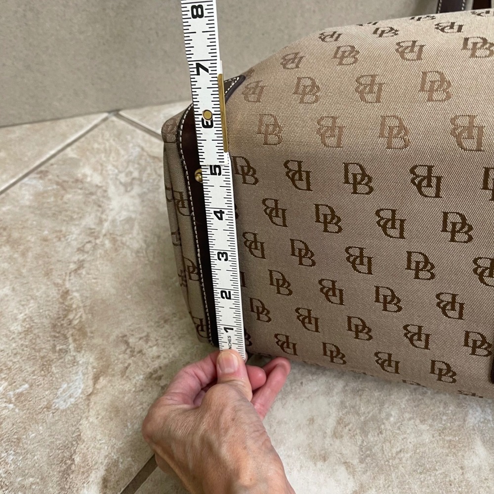 Dooney Bourke Vintage Anniversary Signature  Leather Tote & purse bag and pouch - Picture 9 of 13